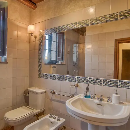 3 Bedroom Cozy In * Sutri